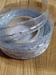 Stuha s drátem 15 mm barva bílá se stříbrem