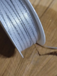 Stuha atlasová oboulící s rexorem šíře 3mm barva bílá stříbrná 