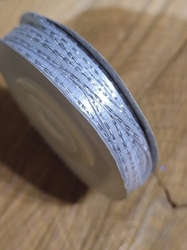 Atlasová stuha oboulící s lurexem šíře 3 mm barva bílo stříbrná