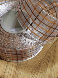 Stuha káro s drátem šíře 40 mm barva hnědá oranžová