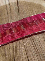 Stuha káro s drátem šíře 40 mm barva červená zlatá