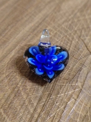 Skleněný přívěsek srdce 21x21 mm barva modrá
