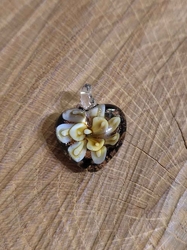 Skleněný přívěsek srdce 21x21 mm barva béžová