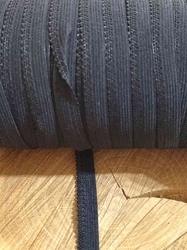Ozdobná pruženka šíře 11 mm barva černá