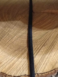 Plochá pruženka šíře 4 mm barva černá 