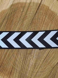 Lampas / rypsová stuha chevron šíře 32 mm barva černá bílá