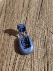 Plastová koncovka na šňůrky 15x19 mm zamačkávací