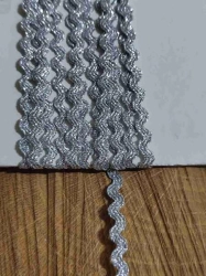 Hadovka šíře 3 mm barva stříbrná