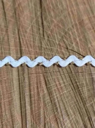 Hadovka s lurexem šíře 4 mm barva bílá zlatá
