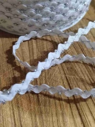Hadovka s lurexem šíře 4 mm barva bílá stříbrná