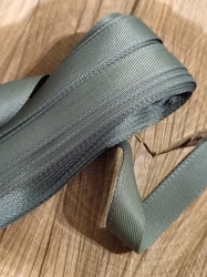 Kalhotové chránítko šíře 14 mm khaki zelená