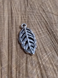 Přívěsek list 11x25 mm