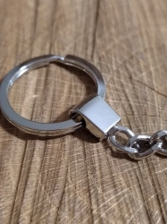 Kroužek na klíče Ø30 mm s řetízkem, plochý 