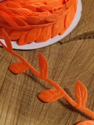 Saténový prýmek šíře 25 mm listy oranžový