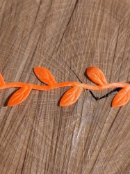 Saténový prýmek šíře 25 mm listy oranžový