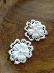 Květ 3D s perlou Ø30 mm, Barva Bílá