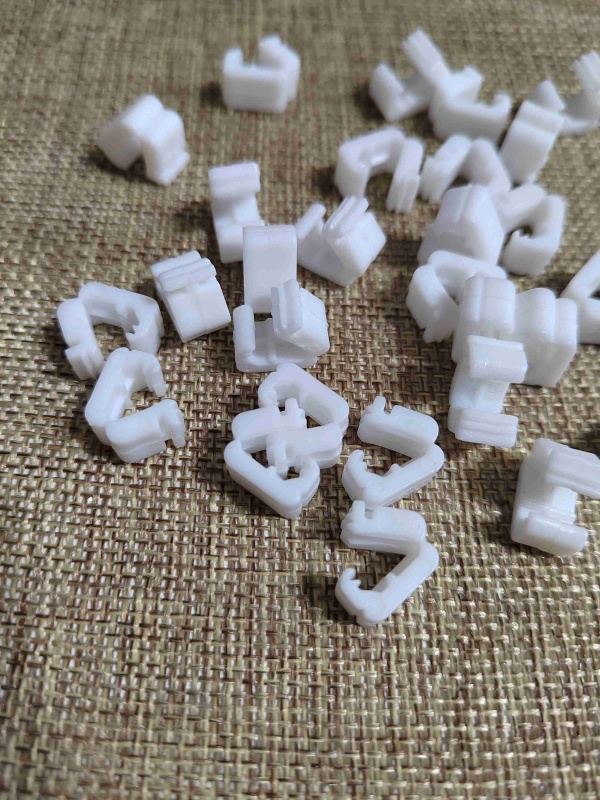 Klip na nafukovací balónky 7x12 mm bílé