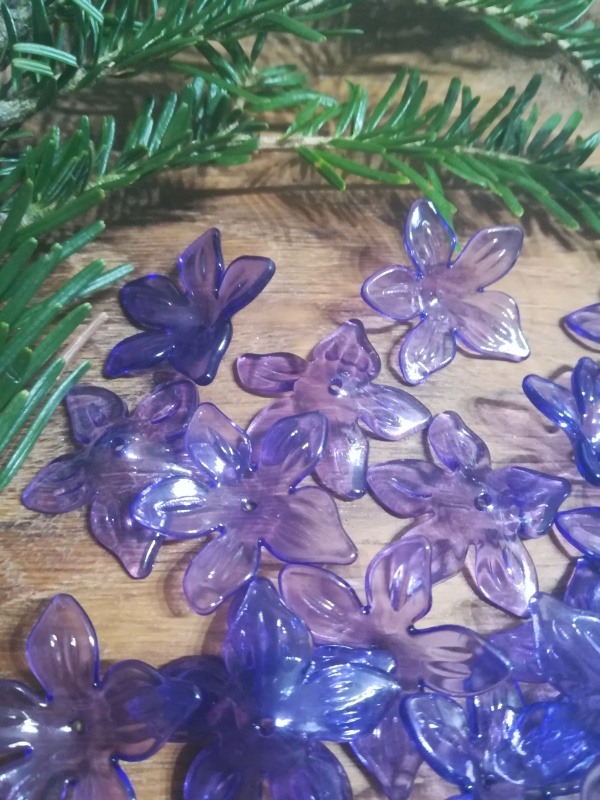 Plastové korálky květ / sukýnka Ø29 mm fialová 