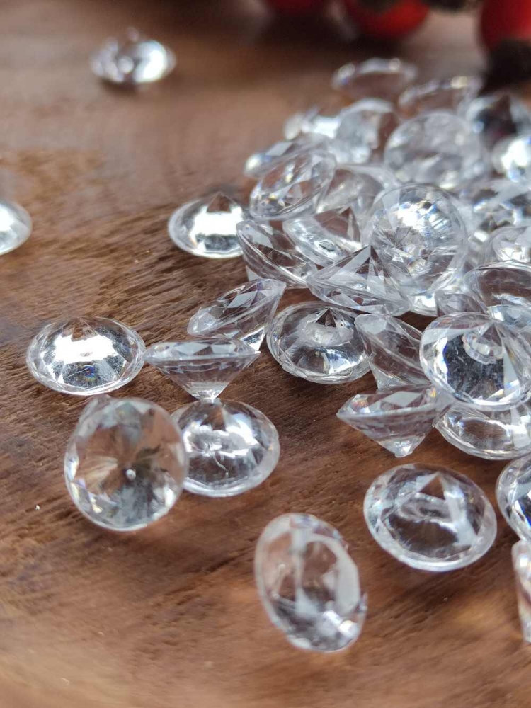 Dekorační plastové diamanty Ø10 mm 1 krabička čiré