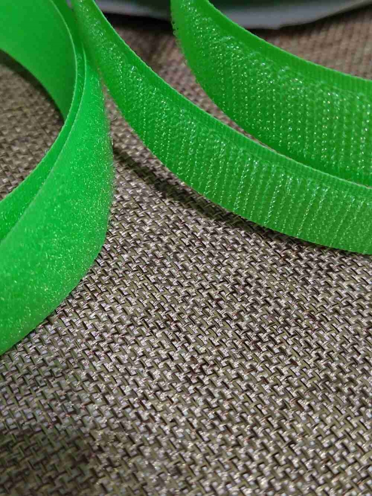 Suchý zip háček + plyš šíře 20 mm zelená světlá