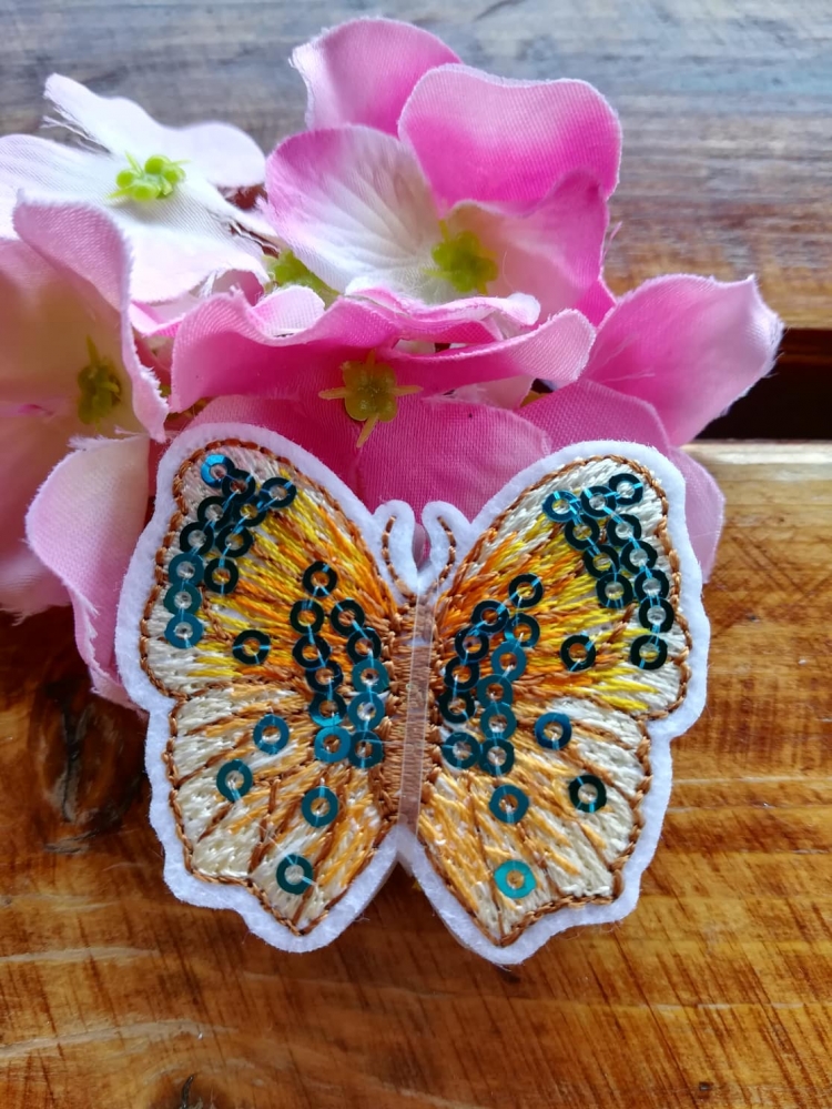 Nažehlovačka motýl s flitry