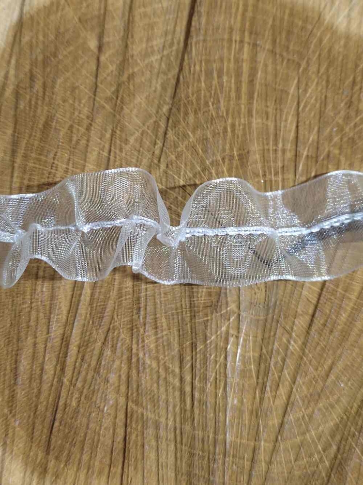 Monofilová stahovací stuha s lurexem šíře 26 mm vánoční bílá