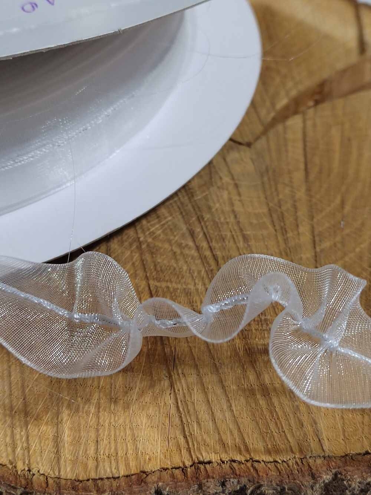 Monofilová stahovací stuha s lurexem šíře 26 mm vánoční bílá