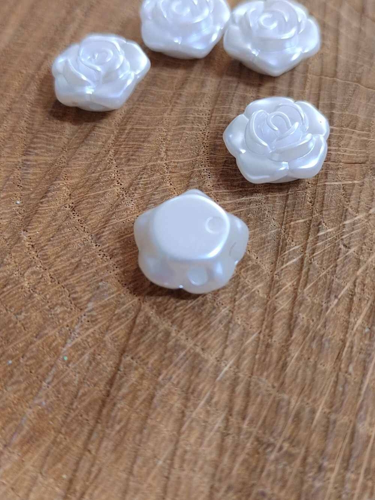 Plastové korálky růžičky Ø13 mm 10 ks barva bílá