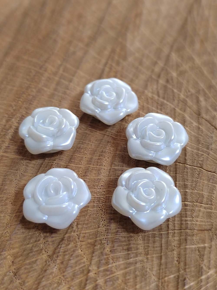 Plastové korálky růžičky Ø13 mm 10 ks barva off white