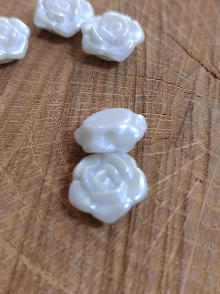 Plastové korálky růžičky Ø13 mm 10 ks barva off white