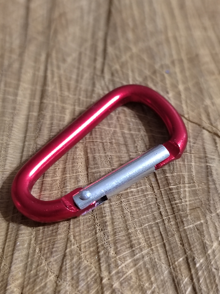 Kovová karabina 23x39 mm červená
