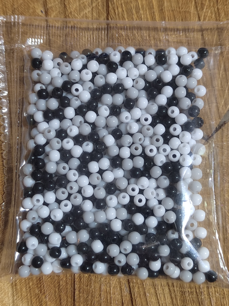 Plastové korálky lesklé Ø4 mm 10 g černá šedá bílá