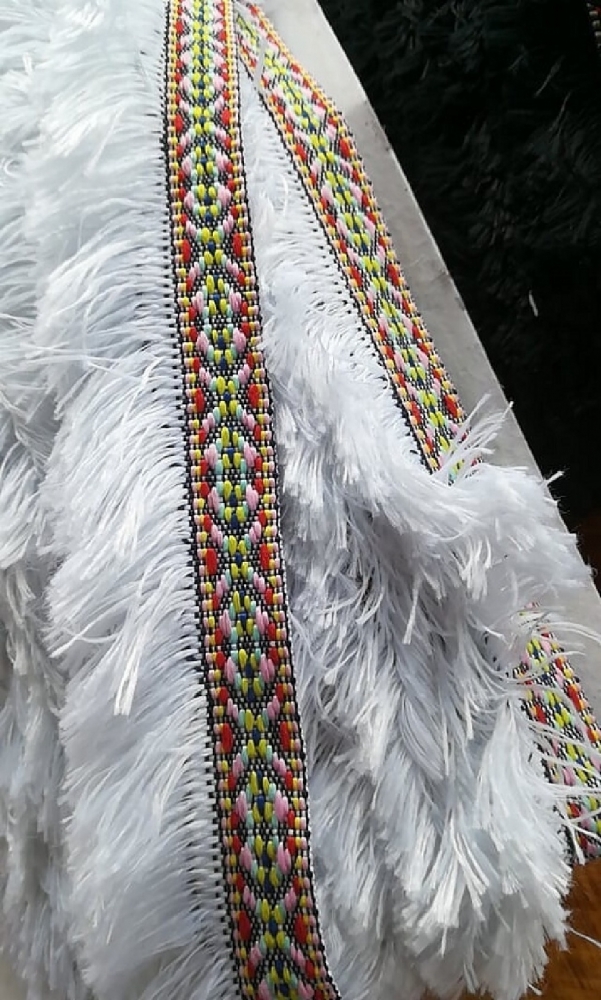 Prýmek indiánský s třásněmi šíře 35 mm, Barva Bílá